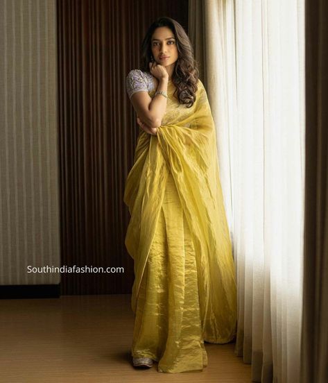 Sobhita Dhulipala Looks Elegant in a Tissue Saree at PS 2 Promotions! – South India Fashion Sobhita Dhulipala, Diwali Fashion, Indian Saree Blouse, Tissue Saree, Indian Saree Blouses Designs, Simple Sarees, Silk Saree Blouse Designs, Saree Blouse Designs Latest, Stylish Blouse Design