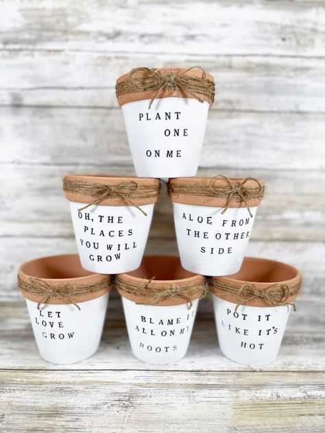 Vinyl On Terra Cotta Pots, Mini Terracotta Pots Ideas, Teracotta Pots, Diy Terra Cotta Pots, Small Clay Pot, Small Terracotta Pots, Planting Pots, Terra Cotta Pot Crafts, Clay Magnets