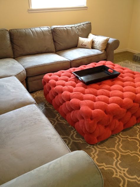 DIY upholstered ottoman - complete how to Ottoman Man, Diy Tires, Round Ottoman Tray, Diy Tufted Ottoman, Tires Ideas, Sala Vintage, Headboard Projects, Diy Ottoman, Tide Pool