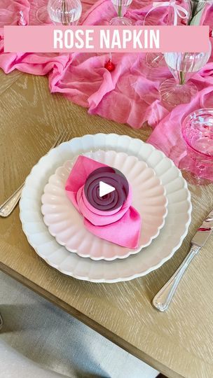 Different Napkin Folds Wedding, How To Make A Rose Out Of A Napkin, Flower Napkin Folding Cloth, Cloth Napkin Folding Rose, Flower Serviette Folding, Wedding Napkin Folding, Rose Napkins, Kitchen Napkins, Diy Napkin Folding