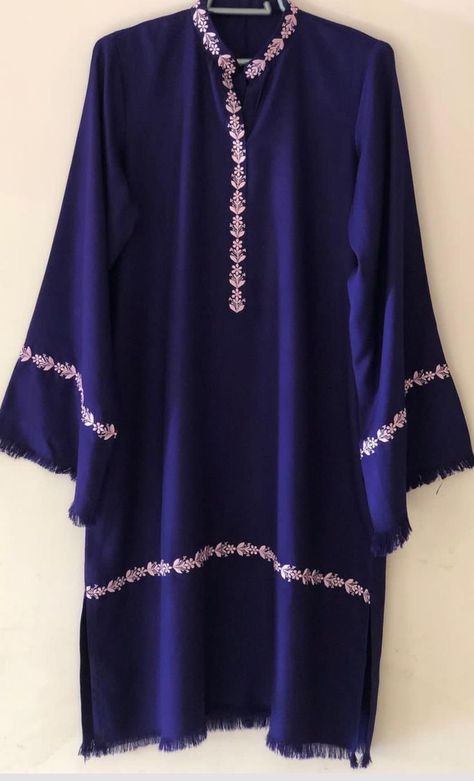 Pheran Designs Kashmiri Women, Pakistani Woolen Suits, Woollen Kurti Designs Latest, Woollen Suits Design, Dark Blue Kurti, Blue Dress Design, Plane Clothes, Kurti Frock, Laces Designs