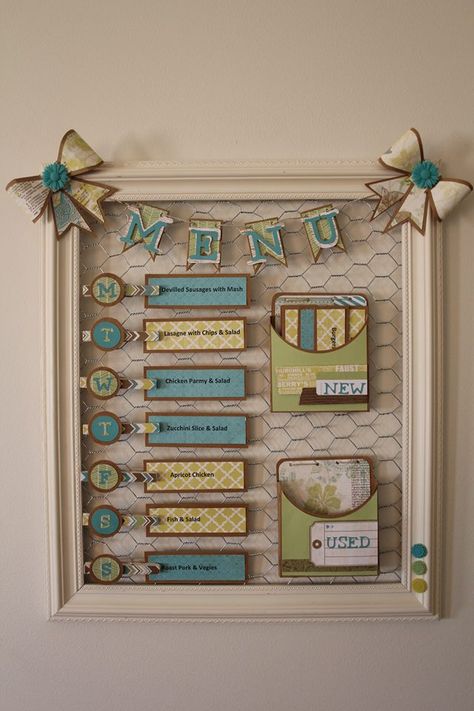 Menu Board Diy, Burlap Crafts Diy, Chicken Wire Crafts, Diy Menu, Cute Farmhouse, Farmhouse Windows, Menu Planners, Burlap Crafts, Menu Board