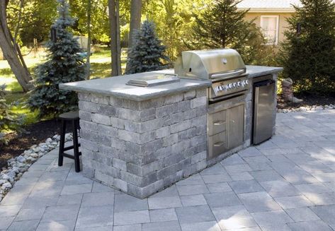 Built In Outdoor Grill, Stone Bbq, Grill Ideas, Outdoor Cooking Spaces, Outdoor Grill Station, Patio Grill, Diy Grill, Grill Island, Outdoor Barbeque