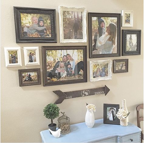 25 Must-Try Rustic Wall Decor Ideas Featuring The Most Amazing Intended Imperfections Family Pictures On Wall, Frame Wall Collage, Family Photo Wall, Family Wall Decor, Picture Collage Wall, Wall Picture, Family Wall, Wall Gallery, Wall Ideas