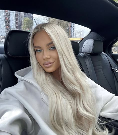 Silver Hair Color Ideas, Perfect Blonde Hair, Blonde Hair Tan Skin, Hair Tan Skin, Icy Blonde Hair, Dyed Blonde Hair, Brunette Hair With Highlights, Blonde Waves, Light Blonde Hair