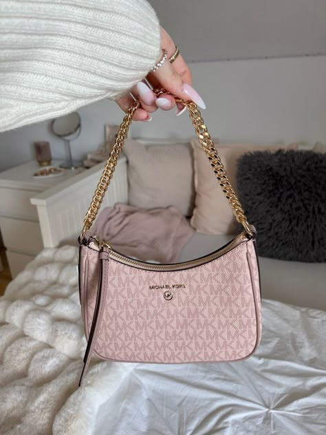 Michael Kors Small Bag, Michael Kors Pink Purse, Pink Mk Bag, Michael Kors Pink Bag, Kate Spade Purse Aesthetic, Michael Kors Handbags Outfits, Michael Kors Handbags Pink, Pink Michael Kors Purse, Cute Mini Bags