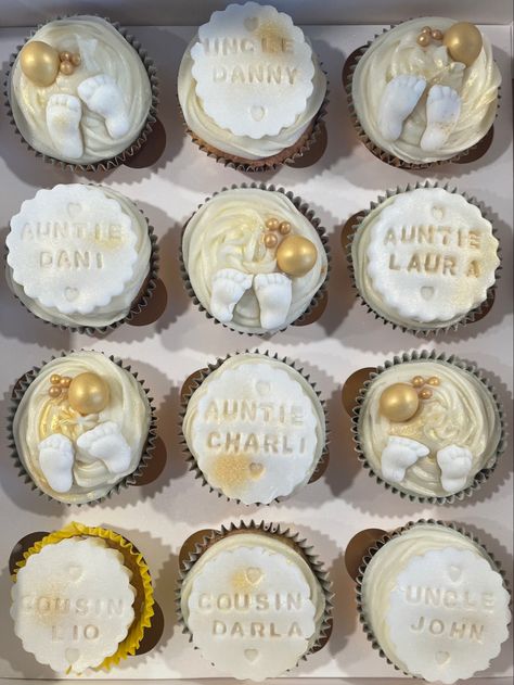 Cupcake Baby Announcement, Baby Announcement Cupcakes, Baby Coming, Pregnancy Reveals, Baby Announcement, Pregnancy Announcement, Small Bedroom, Cupcake, Bedroom