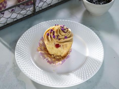 Get PB&J Stuffed Cupcakes Recipe from Food Network Delicious Miss Brown, Stuffed Cupcakes, Kardea Brown, Soda Cake, Brown Food, Brown Recipe, Homemade Mixes, Baked Treats, Peanut Butter Frosting