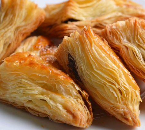 Easy Puff Pastry Recipe, Tasty Pastry, Easy Puff, Puff Pastry Desserts, Easy Puff Pastry, Puff Pastry Dough, Phyllo Dough, Puff Pastry Sheets, Flaky Pastry