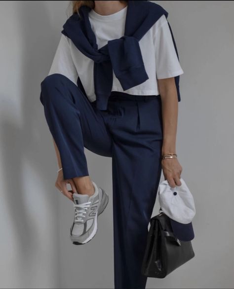 Lydia Jane Tomlinson Style, Practical Outfits, Skandinavian Fashion, Business Casual Outfits For Work, Casual Day Outfits, Mode Casual, Stylish Work Outfits, Casual Work Outfits, Mode Inspo