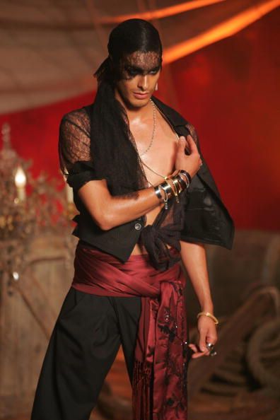 Gypsycore Outfits Men, Romani Outfit Men, Romani Men, 2005 Fashion, Spirit Halloween Costumes, Fashion Walk, Halloween Men, Mens Halloween Costumes, Pirate Costume