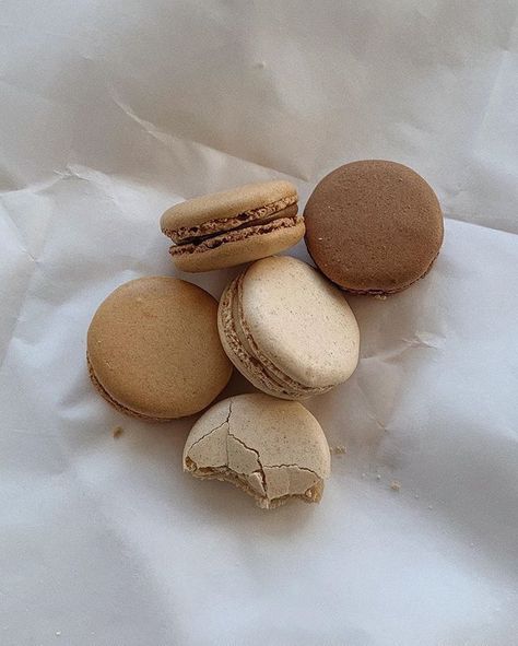 Cream Aesthetic, Think Food, Beige Aesthetic, Aesthetic Colors, Brown Aesthetic, Macaroons, Pretty Food, Brown Beige, Cute Food