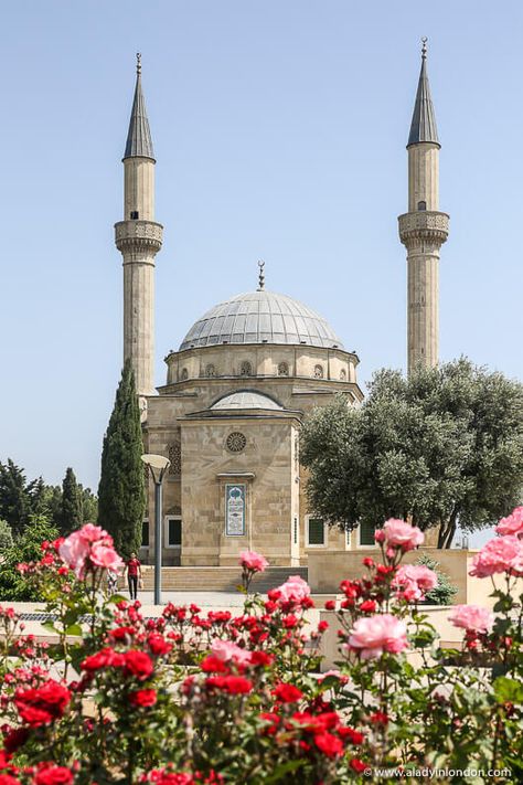 This Baku, Azerbaijan travel guide will show you the Flame Towers in Baku, Zaha Hadid architecture, the best restaurants in Baku, the Carpet Museum in Baku, and more. #baku #azerbaijan Baku Azerbaijan Photography, Azarbayjan Baku, Baku Azerbaijan Aesthetic, Azerbaijan Aesthetic, Baku Aesthetic, Travel Azerbaijan, Azerbaijan Culture, Hadid Architecture, Azerbaijan Travel