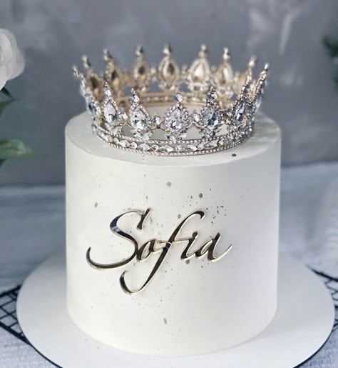 Beautiful Birthday Cakes For Women, Birthday Cake Queen, Crown Cake Ideas, Cakes For Women Birthday, Crown Cake Design, Pretty Birthday Cakes For Women, Cake With Tiara, Cake For Women Elegant, Crown Birthday Cake