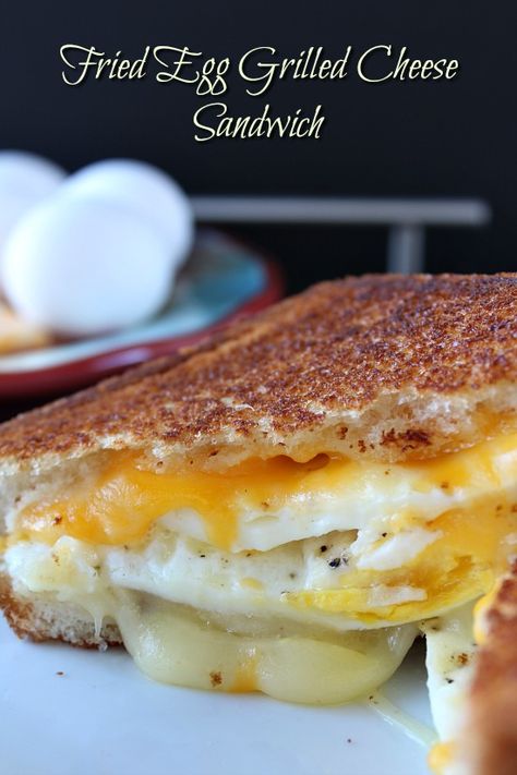 Egg Grilled Cheese Sandwich, Whole30 Recipes Breakfast, Grilled Cheese Recipes Gourmet, Egg Grill, Gourmet Grilled Cheese, Pork Sandwiches, Egg And Cheese, Grilled Cheese Recipes, Egg Muffins