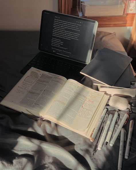 Discipleship Aesthetic, Bible Studying Aesthetic, Seminary School Aesthetic, Christian Student Aesthetic, Christiancore Aesthetic, Teenage Christian Aesthetic, Group Study Aesthetic, Bible College Aesthetic, Christian College Aesthetic