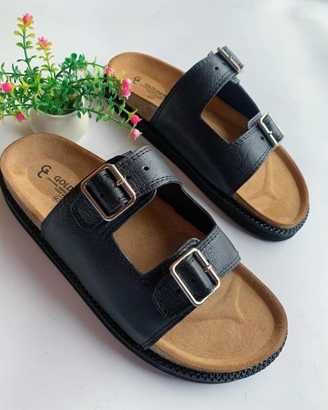 Birkenstock slide?? Yes pleaseeeee🥹💗🔥 Price: 18000 NGN Unisex slide Can be made in your preferred color and sizes To order, click link in bio or send a dm ____ #rikesfit #handmadeslippers #birkenstockslides #couplesshoes #sotd #handmadeslippers #handmadeslippersinilorin Handmade Slippers, May 27, Leather Handmade, Ankara, Birkenstock, Link In Bio, Slides, Dress Shoes, Slippers