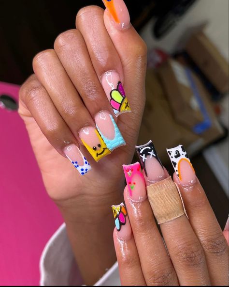 Medium Design Nails, Back To School Nails 7th Grade, Blue Nail Sets Acrylic, Different Pattern Nails, Nails 7th Grade, Nails For 7th Grade Short, Short Yellow Nails Design, 7th Grade Nails, Nails For 7th Grade