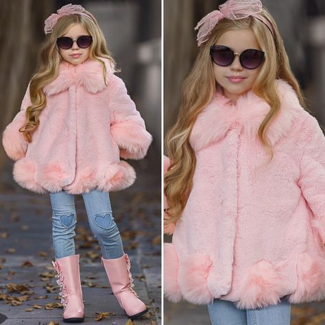 Weihnachten Outfit, Girls Fur Coat, Girls Fur, Child Fashion, Girls Couture, Pink Things, All Pink, Fur Coat, Baby Clothes