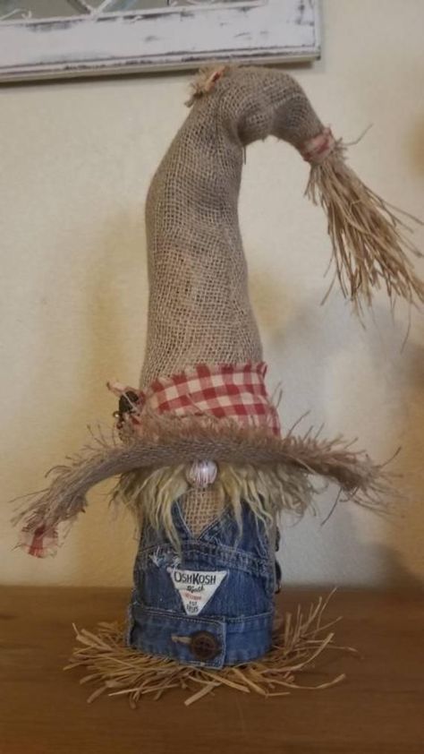 Farmer Gnome, Christmas Knomes, 4h Ideas, Scarecrow Crafts, Fall Gnomes, Halloween Gnomes, Teacher Craft, Macrame Owl, Blue Jeans Crafts