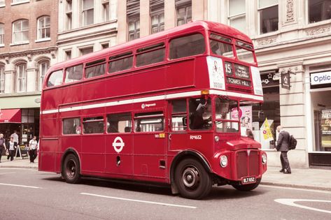 Londons old double-decker buses are being converted into homeless shelters Double Decker Bus London, Homeless Shelters, Retro Bus, Queens Guard, Decker Bus, Beautiful London, Homeless Shelter, Paris Pictures, Double Decker Bus