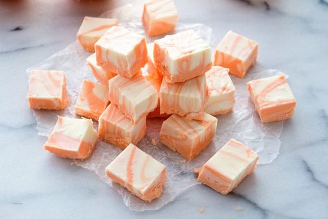 Easy Orange Creamsicle Fudge ~ This Fool Proof Fudge will have everyone thinking you slaved over it! Super Simple, Smooth, Creamy Fudge! Hi Friends! I’m Julie from Julie’s Eats & Treats. I hope you all had a very Merry Christmas and a Happy New Year and are welcoming 2016 with big hopes and dreams! Today... Dreamsicle Fudge, Orange Cream Fudge, Popcorn Fudge, Orange Creamsicle Fudge, Creamsicle Fudge, Creamy Fudge, Milk Chocolate Fudge, Cream Fudge, Fudge Chocolate