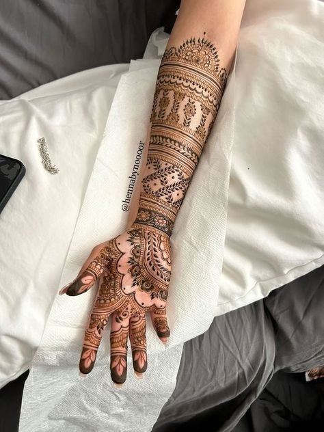 Henna art done on a girl with design up to her elbows Elbow Henna Designs, Henna Designs Elbow Length, Mehendi Designs For Hands Till Elbow, Mehendi Designs Till Elbow, Henna Designs Till Elbow, Mehndi Designs Till Elbow, Henna 2023, Brand Pictures, Bride's Sister