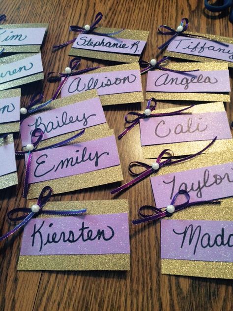 Recruitment name tags for delta phi epsilon! Sorority name tags! Nametags Ideas, Recruitment Name Tags, Sorority Name Tags, Womans Retreat, Dorm Name Tags, Door Name Tags, Resident Assistant Door Decs, Diy Name Tags, Sorority Names