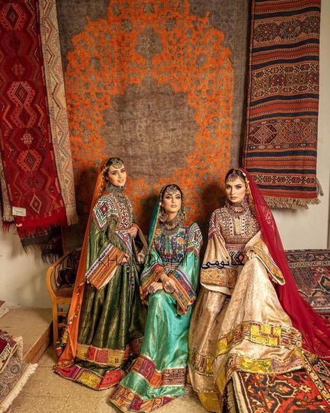 Afgan Aesthetic, Afghan Chapan Women, Persian Traditional Dress, Afghanistan Clothes, Persian Dress, Women Culture, Afghan Wedding Dress, Culture Clothes, Afghanistan Culture