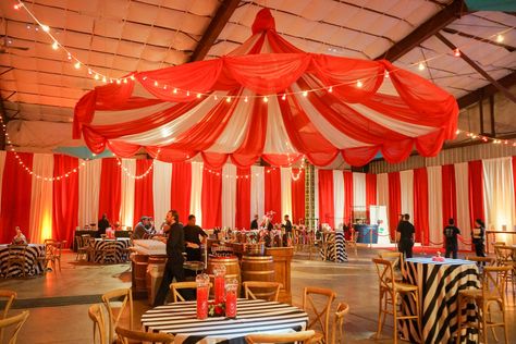 Circus Theme Dinner Party, Circus Tent Wedding, Circus Wedding Theme, Chamber Events, Post Prom, Big Top Circus, Circus Carnival Party, Creepy Carnival, Halloween Circus