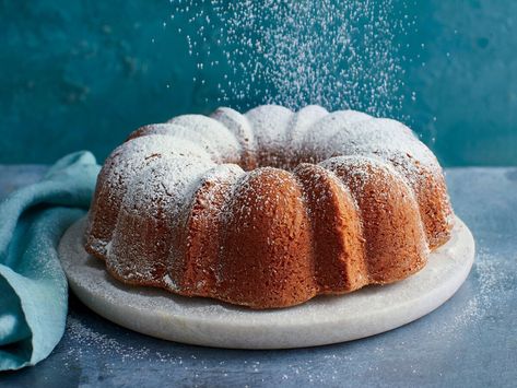 Southerners enjoy this old-time favorite at breakfast, for dessert, and with afternoon tea. Lime Pound Cake, Lane Cake, Southern Pound Cake, Southern Living Recipes, Kentucky Butter Cake, Salted Caramel Cake, Baked Cake, Fresh Apple Cake, Cake Baking Recipes