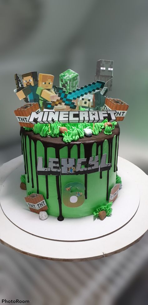 Minecraft Drip Cake, Minecraft Cake Designs, Fortnite Cake, Minecraft Birthday Cake, Minecraft Cake, Minecraft Birthday, Fancy Desserts, Cake Designs Birthday, Drip Cakes