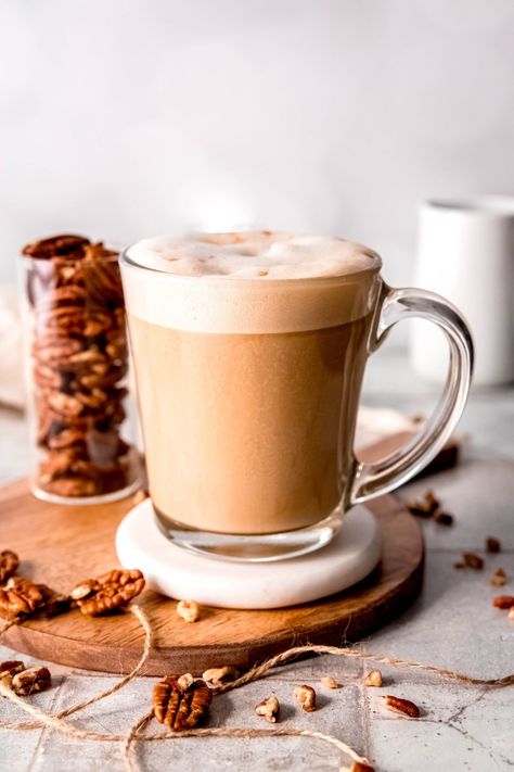 Pecan Crunch Oatmilk Latte (Starbucks Copycat) - coffeecopycat.com Coffee Soda Recipe, Lavender Latte Recipe, Copycat Drinks, Starbucks Copycat Recipes, Caramel Latte Recipe, Easy Coffee Drinks Recipes, Oatmilk Latte, Pecan Crunch, Caramel Brulee Latte