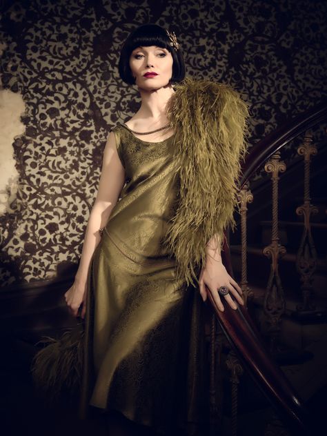 Game, set and murder: Miss Fisher's finest 1920s fashion – in pictures Miss Fisher Fashion, 20’s Fashion, Style Année 20, 1920s Hair, 1920 Fashion, Gatsby Style, 20s Fashion, 1920s Flapper, Jazz Age