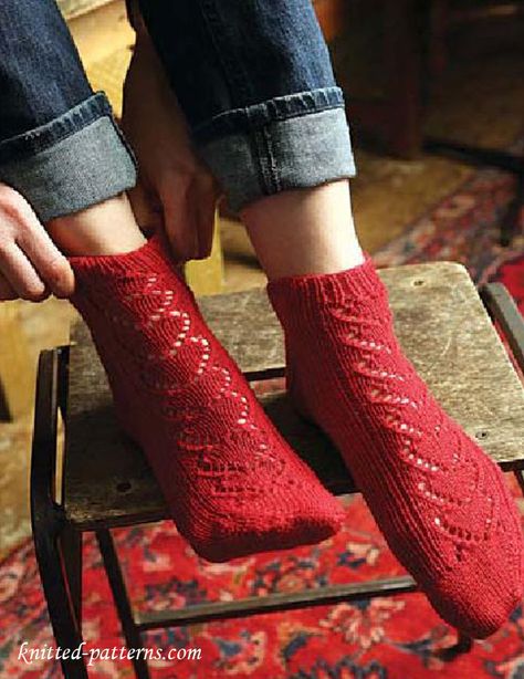 Lace socks knitting pattern free Knitted Socks Free Pattern, Knitting Lace, Flower Socks, Creative Knitting, Hand Knit Socks, Crochet Wool, Sock Knitting Patterns, Lace Socks, Free Socks