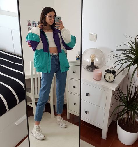 aestheticssoul_ on Instagram: “Do you prefer: 1 or 2? 🖤 . . It's me: @r.a_f.a_e.l_a Jacket and jumper from @popsickvintage 💛” Tokyo Street Fashion, 80s Outfit, Grunge Look, 90s Outfit, Indie Outfits, Moda Vintage, Grunge Style, 1 Or 2, 80s Fashion