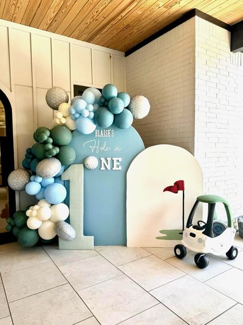 Golf First Birthday, Golf Theme Party, Birthday Party Boy, Inflatable Party Decorations, First Birthday Balloons, Golf Birthday Party, Boys First Birthday Party Ideas, Sports Birthday Party, Cowgirl Birthday Party