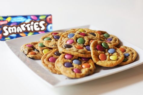 Smarties Recipes, Smartie Cookies, Cookies Kids, Junk Foods, Sale Ideas, Cookie Time, Kids Ideas, Bake Sale, Biscuit Recipe