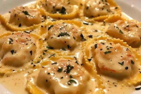 Lobster Ravioli with Creamy Sauce - recipestasteful Trader Joe’s Lobster Ravioli Recipe, Lobster Ravioli Recipe Homemade, Lobster Ravioli With Cream Sauce, What To Make With Lobster Ravioli, Lobster Ravioli Bake, Roasted Lobster Ravioli, Lobster Ravioli Soup, Lobster Tortellini Sauce, Pink Sauce For Lobster Ravioli