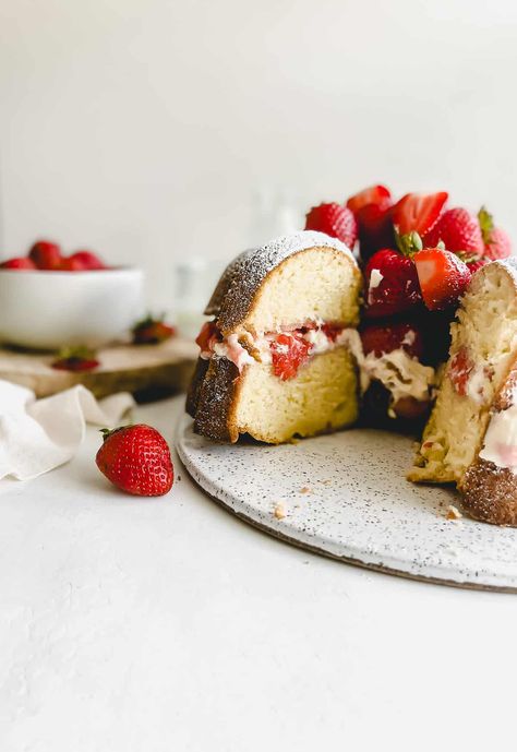 Strawberry Shortcake Bundt Cake, Bundt Cake With Strawberries, Whipped Cream Cheese Filling, Easy Oreo Cake, Oreo Filling, Short Cake, Vanilla Filling, Oreo Flavors, Southern Desserts