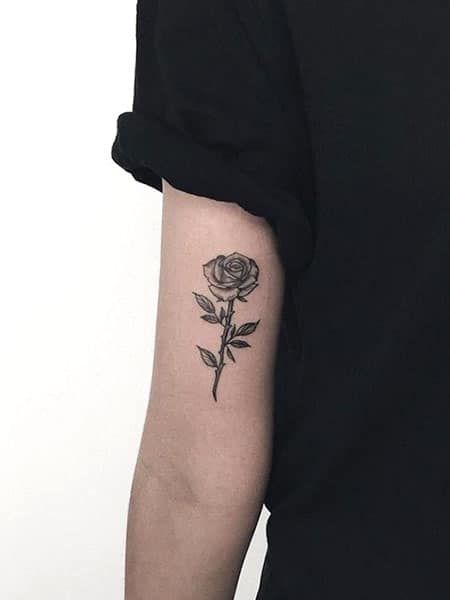 60 Popular Rose Tattoo Designs for Men - The Trend Spotter Small Tattoo For Woman, Woman Tattoo Ideas, Classy Tattoo, Tattoo For Woman, Tato Flash, Rose Tattoo On Arm, Tattoo Ideas Unique, Dragons Tattoo, J Tattoo