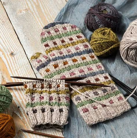 Ravelry: Ilisha's Mittens by Sivia Harding Colorwork Scarf Knitting Pattern, Knitted Mittens Pattern, Knitted Mittens, Sock Knitting Patterns, Mittens Pattern, How To Purl Knit, Fair Isle Knitting, Knit Mittens, Knitted Gloves