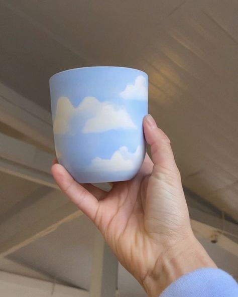 mimi ceramics on Instagram: “the airbrushed Cloud Cup got me thankin’ about sunny skies on this wet Portland day 💭🦋☁️🌤” Pottery Painting Ideas Clouds, Cloud Pottery Painting, Pottery Painting Ideas Sunset, Clouds Ceramics, Painting On Cup, Drawing On Cups, Airbrush Ceramics, Ceramic Cup Painting Ideas, Cloud Pottery