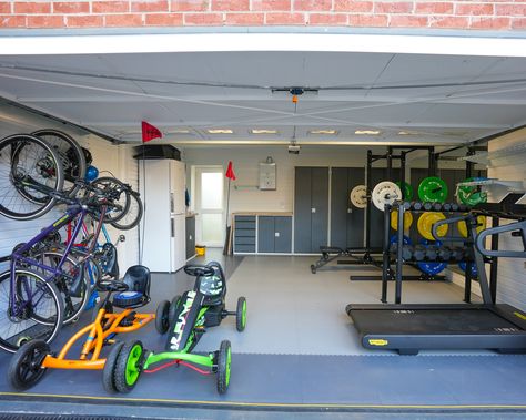 Half Garage Gym Ideas, Half Gym Half Garage, Garage Half Gym Half Storage, Garage Gym And Workshop, 2 Car Garage Home Gym, Simple Home Gym Garage, Partial Garage Gym, Garage Gym Uk, Small Gym Ideas