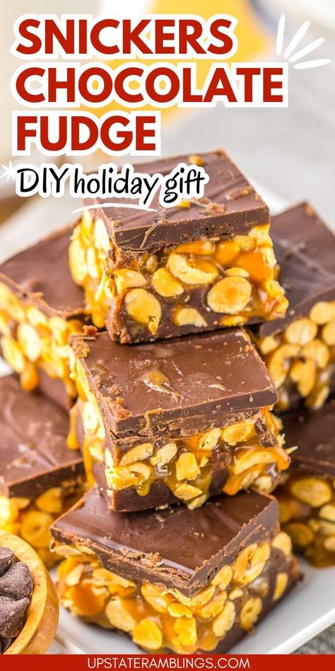 Snickers Chocolate Fudge Almond Fudge Recipe, Snickers Fudge, Holiday Candies, Holiday Candy Recipes, Chocolate Fudge Recipe, Snickers Chocolate, Quick Cookies Recipes, Homemade Snickers, Chocolate Bites