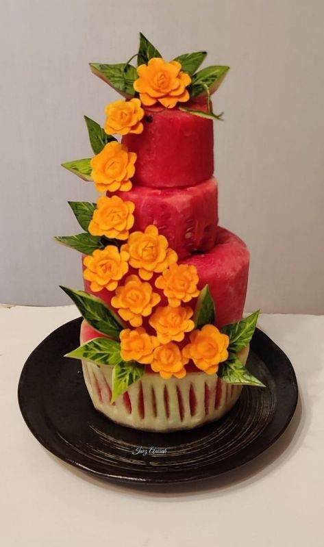 Cake Made Of Fruit, Watermelon Fruit Cake, Fruit Birthday Cake, Fruit Buffet, Fruit Cake Design, Fresh Fruit Cake, Fruits Decoration, Fruit Creations, Fruit Platter Designs