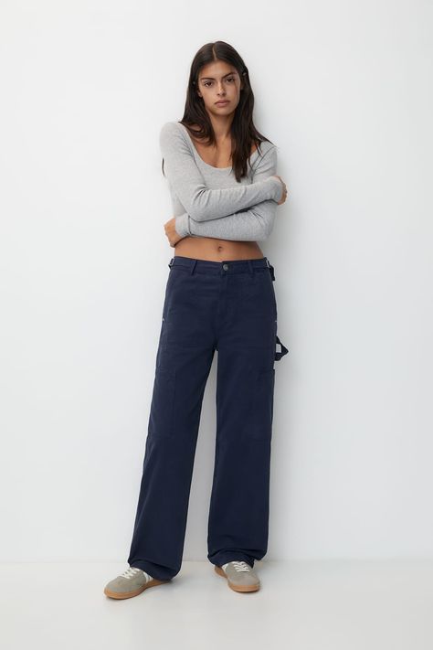 High-waist carpenter trousers Carpenter Pants Outfit, Womens Cargo Trousers, Trouser Outfits, Pull And Bear, Carpenter Pants, Carpenter Jeans, Pull & Bear, Cargo Trousers, Side Stripe