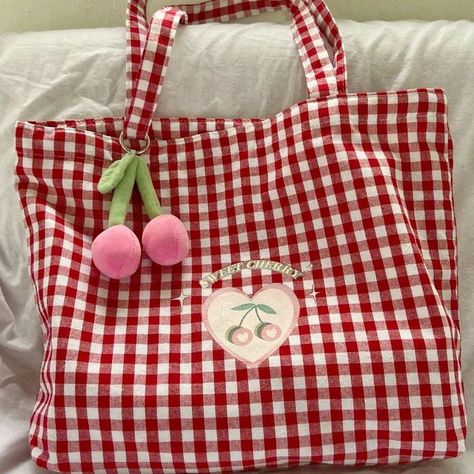 Heart Clothes Aesthetic, Gingham Tote Bag, Japanese Handbag, Pretty Tote Bags, Crochet Sweater Design, Quilt Bag, Stylish School Bags, Sewing Things, Stargazer Lily