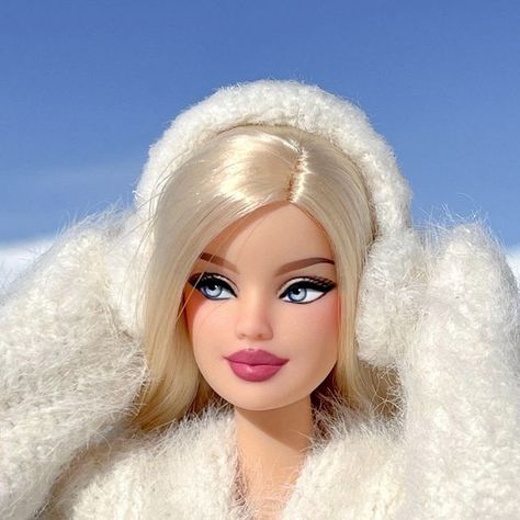 cheryl on Instagram: "I feel pretty in the snow 🤍❄️ : : : : : #barbie #barbiestyle#barbiegram#instadoll#dollstagram #dollstyle #barbiefashion #barbiefashion #barbiedoll #style #ootd #dolloutfit" Barbie Animated, Barbie Selfie, Barbie Face, Barbie Room, Barbie Shop, Barbie Makeup, Barbie Stuff, Barbie Style, I Feel Pretty