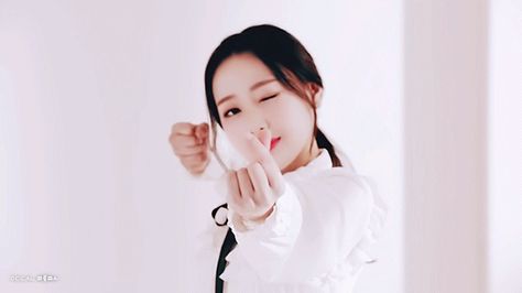 Chuu Banner Gif, Loona Banner Gif, Chu Loona, Loona Gif, Pfp Trio, Gif Background, Divorce And Kids, Banner Gif, Odd Eyes